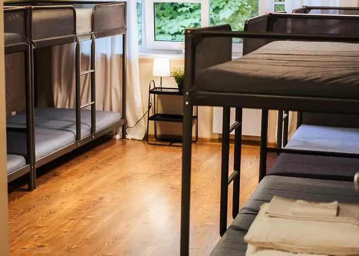 Villa14 - Noisy Party Hostel Parnawa